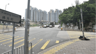 紅磡私家車司機疑在車內暈倒 身上帶酒氣 酒精呼氣測試超標被捕