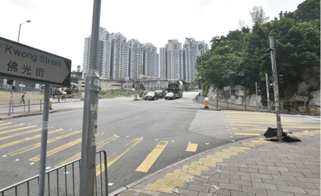 紅磡私家車司機疑在車內暈倒 身上帶酒氣 酒精呼氣測試超標被捕