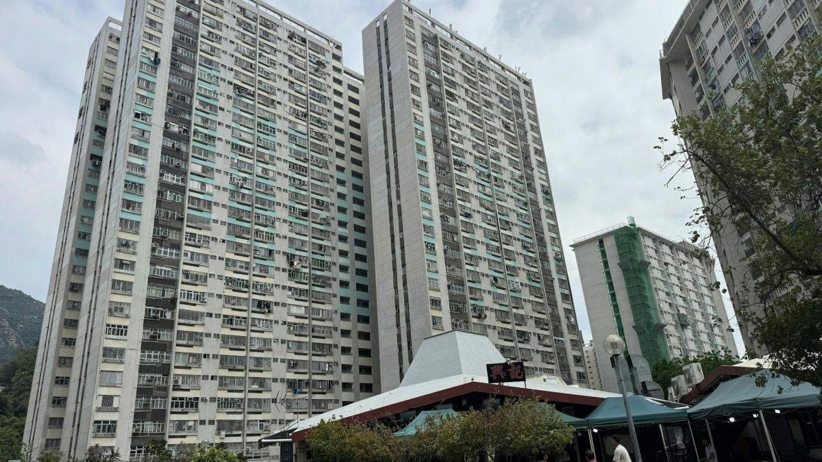 屯門三聖邨疑爭凳仔爆衝突 七旬父持刀襲擊 兒子負傷自行求醫