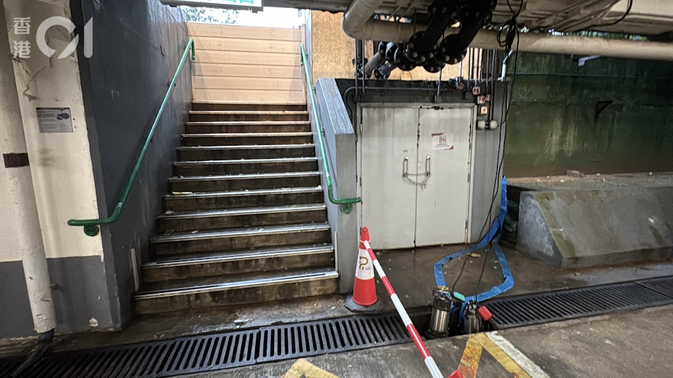 雨水浸黑點｜柴灣環翠停車場增防水措施　短訊籲車主可考慮駛離