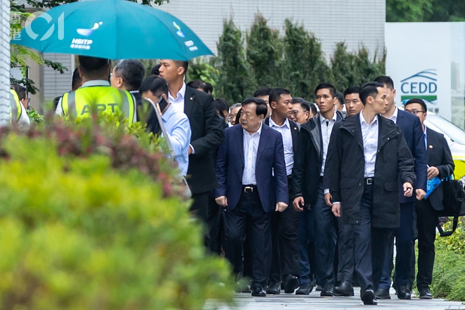 議員暑假「無得唞」要留守　怨打亂外遊「無晒自由」｜政圈風聲