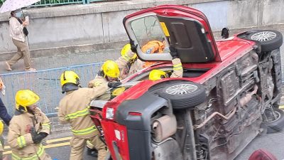 牛頭角坪石邨對開兩車相撞的士翻側 司機乘客一度被困