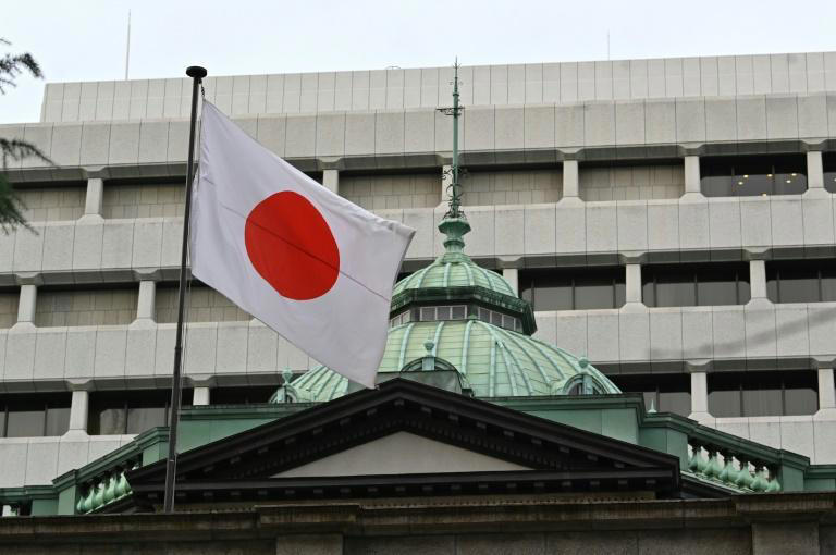 雙颱逼近日本恐有藤原效應 百餘航班取消
